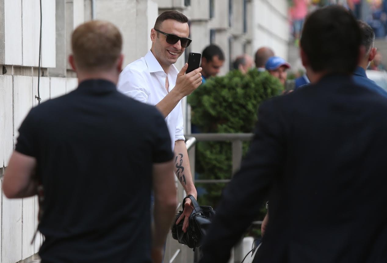 По традиция вече Бербо иззе ролята на оператор и предава