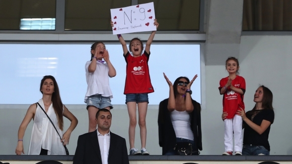 Двете дъщери на Димитър Бербатов - Деа и Елиа дерат