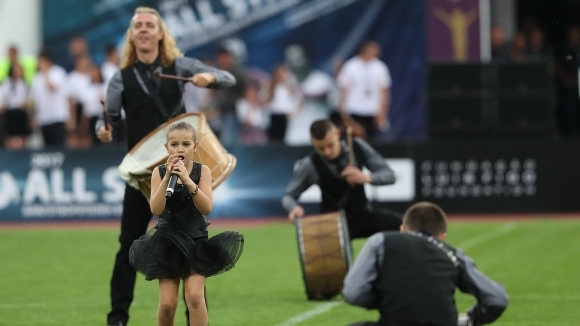 В почивката на големия спектакъл между отборите на Димитър Бербатов