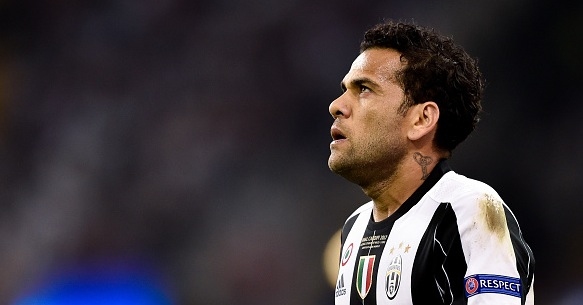 Бразилският десен бек на Ювентус Даниел Алвеш е близо до