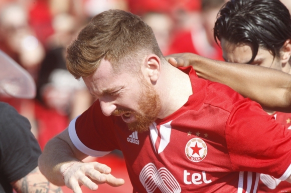 Наставникът на ЦСКА-София Стамен Белчев чака звездата на тима Арсенио