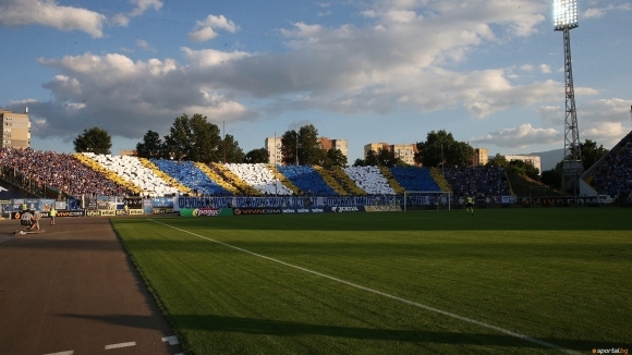 Феновете на Левски сериозно притесняват хората в Черна гора. Поне