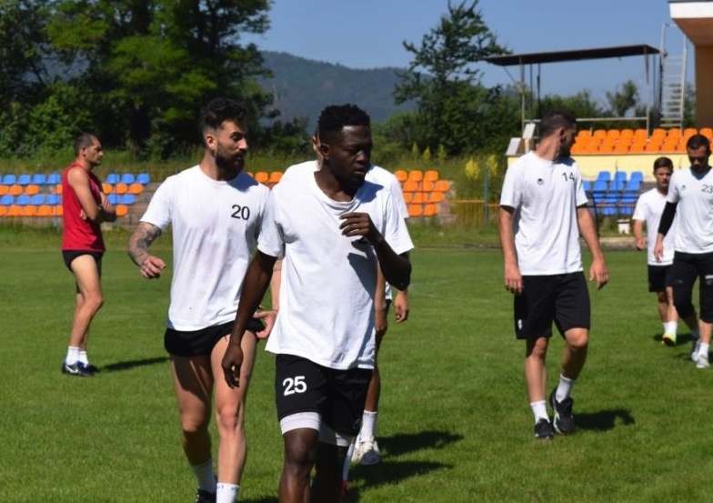 Представителният отбор на Локомотив (Пловдив) се върна към двуразовите тренировки.
