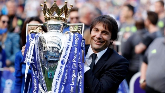 Мениджърът на Челси Антонио Конте е провел разговор на четири