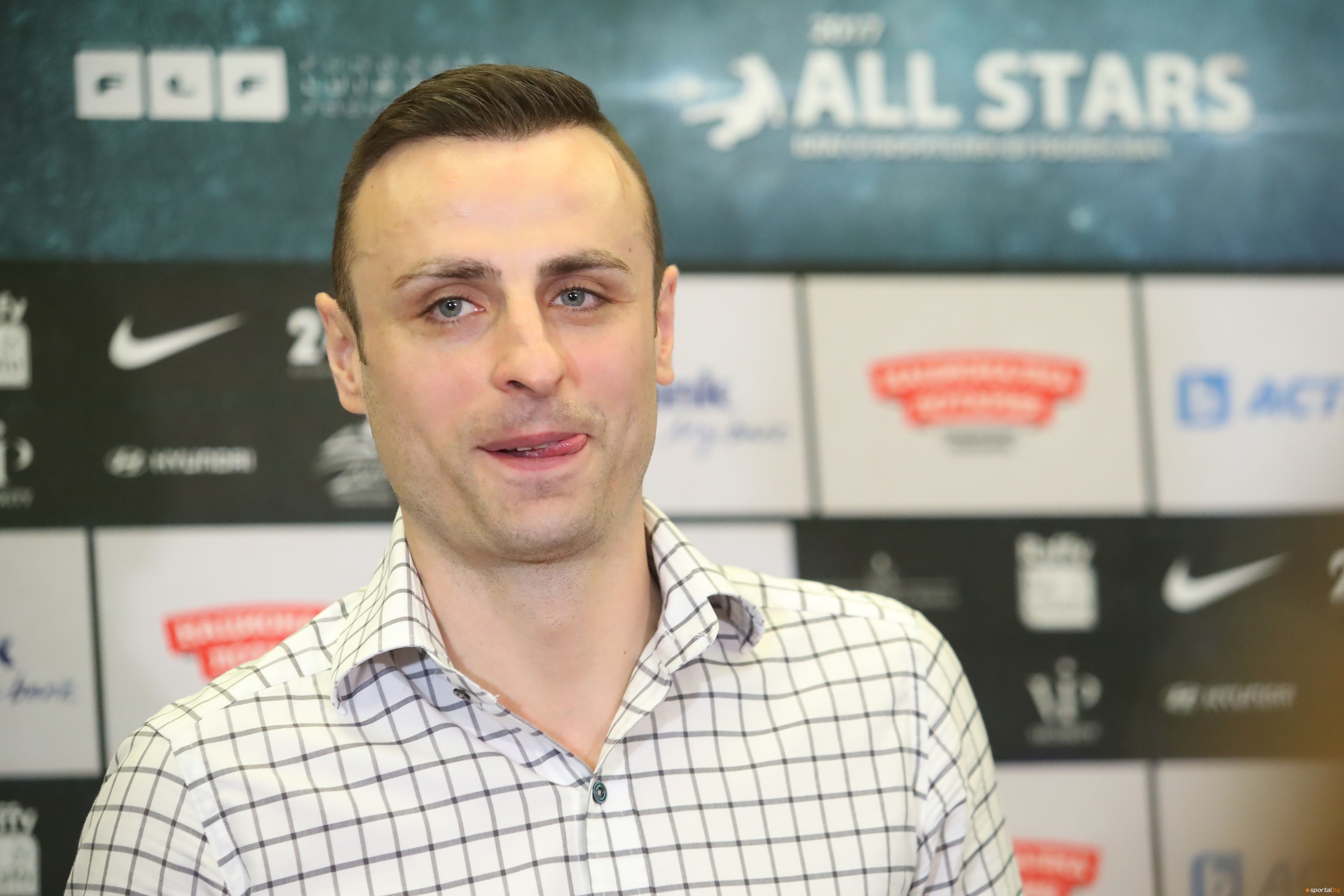 Най-добрият български футболист за последните две десетилетия Димитър Бербатов продължава