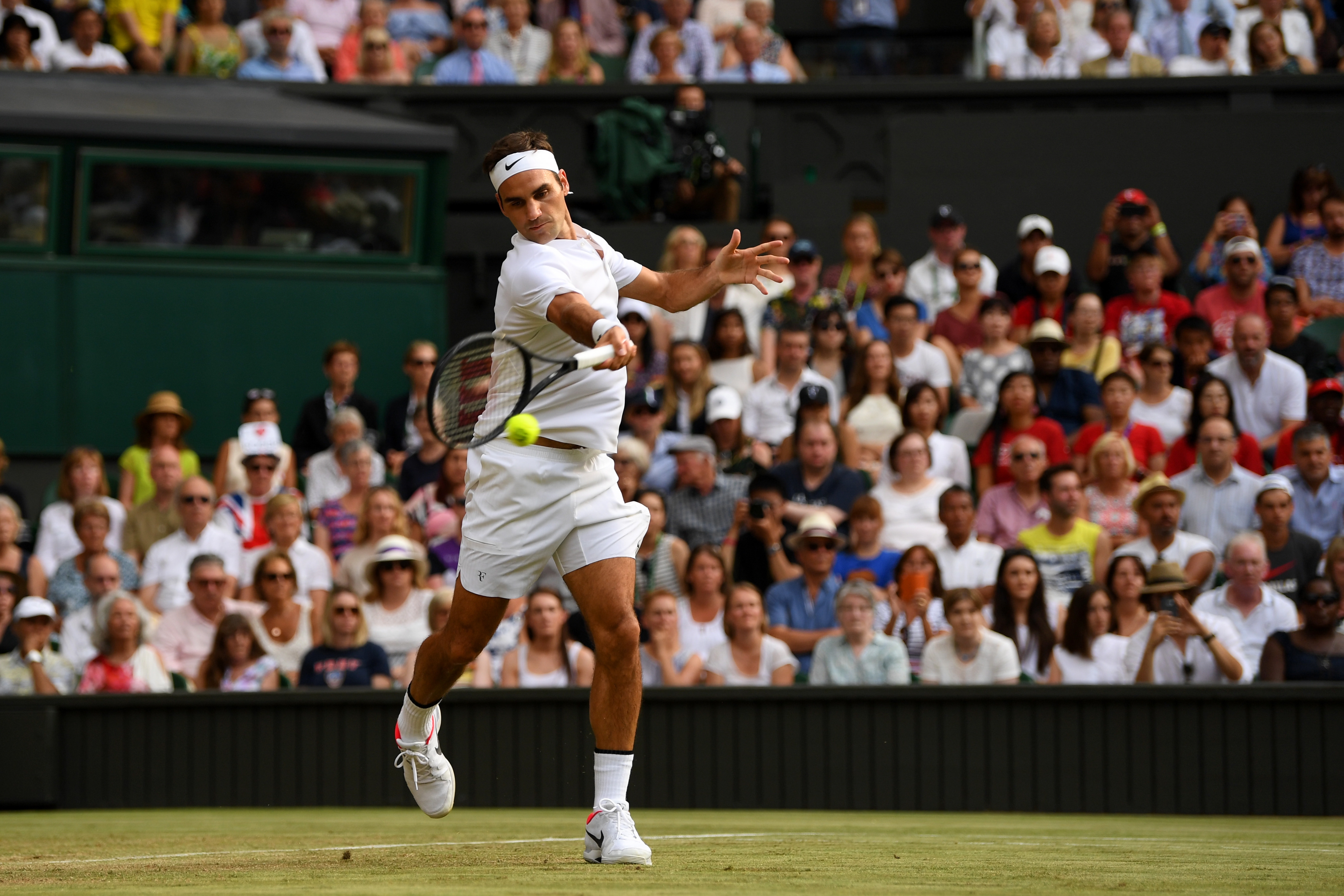 Роджър Федерер се класира за третия кръг на Уимбълдън, но