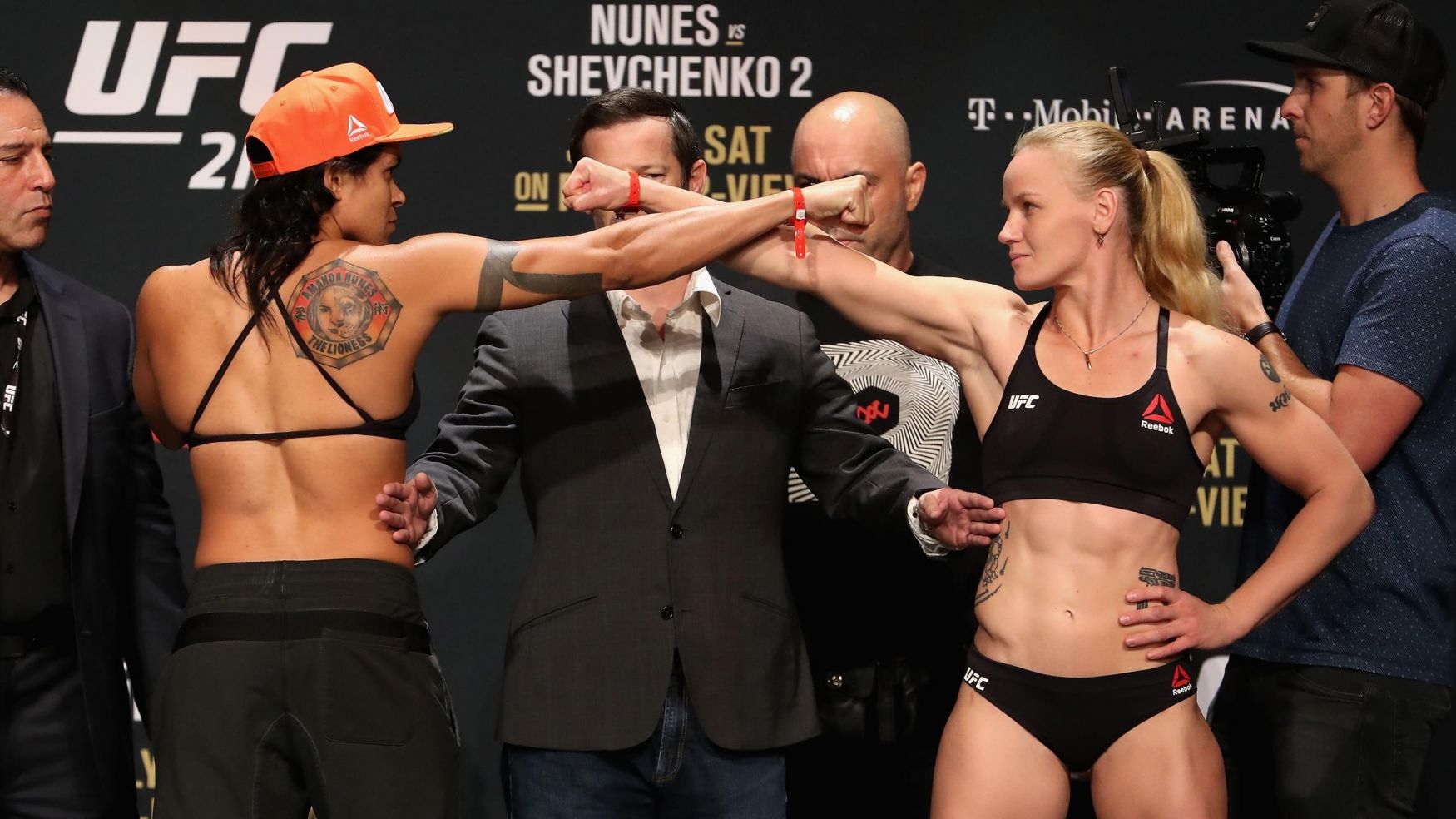 Очакваният с огромен интерес двубой за титлата на UFC в