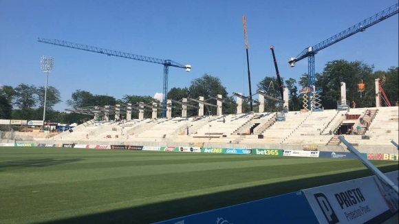 Работата по сектор В на Лудогорец Арена върви с пълна