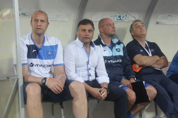 Старши треньорът на Левски Николай Митов извади от групата за