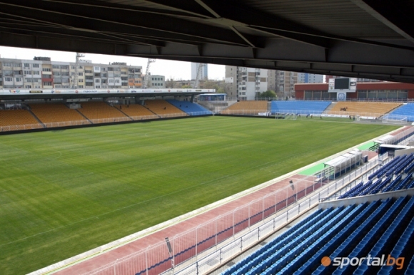 Стадион „Лазур в Бургас се разпродава на парче. Това стана