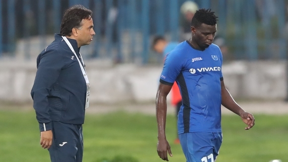 Наставникът на Левски Николай Митов и спортният директор Даниел Боримиров