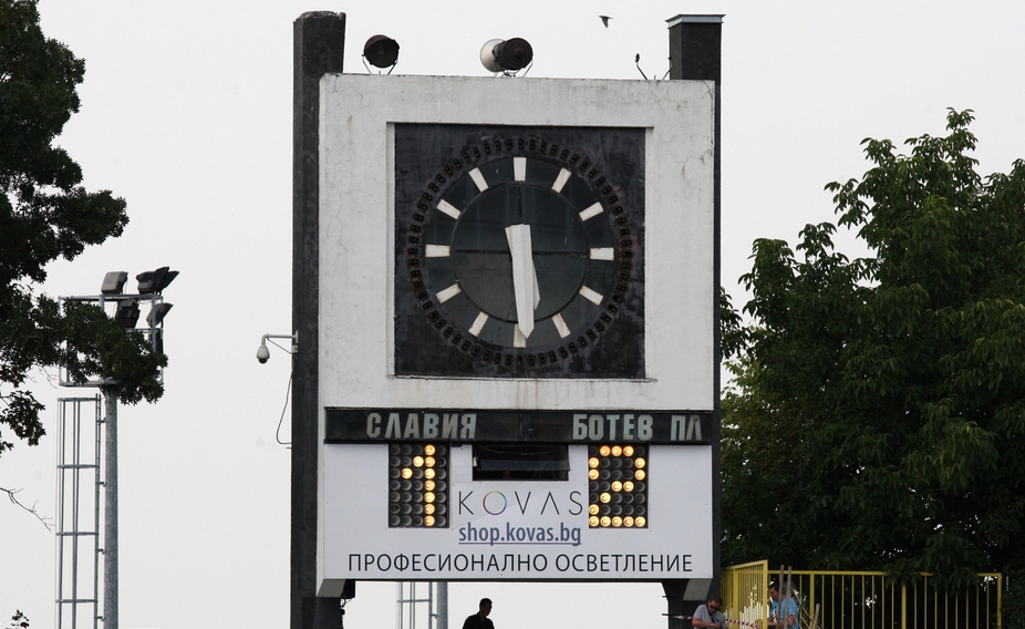 Ръководството на Славия няма да влага парите от трансфера на