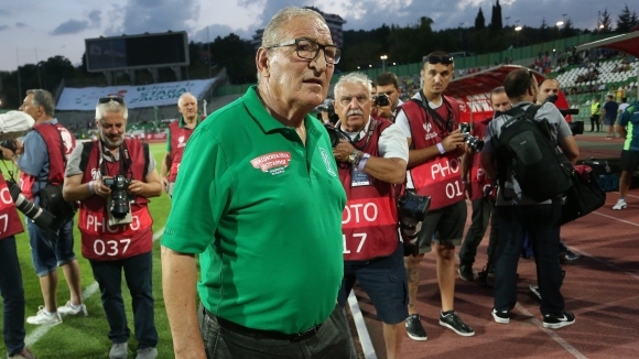 Легендарният Димитър Пенев отново е във вихъра си на треньорската