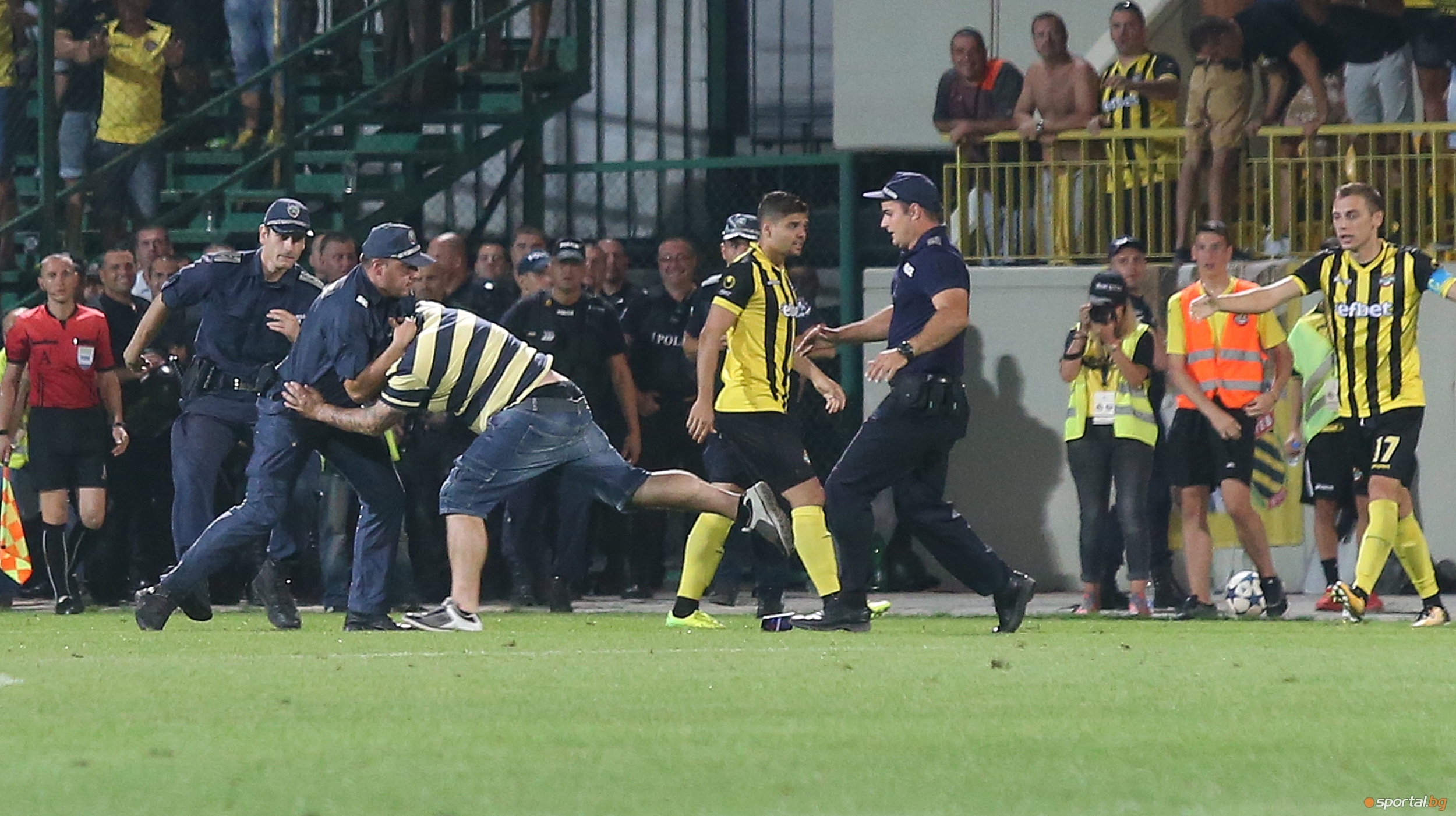 Привържениците на Ботев Пловдив са изключително разгневени от санкцията която