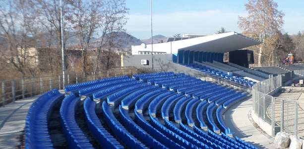 Кожени седалки ще има на централната трибуна на стадион Дружба.