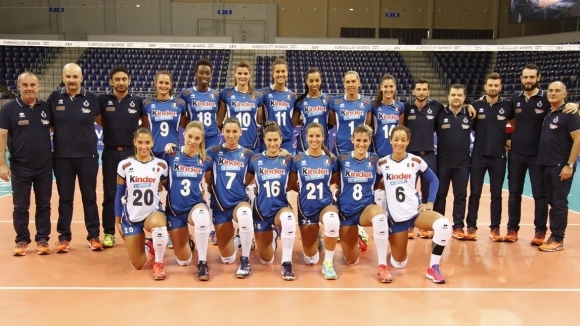 В първия мач от Група В на Европейското първенство волейболистките