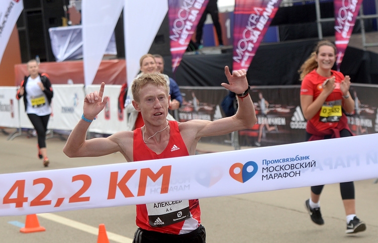 Руснакът Артьом Алексеев спечели маратона на Москва за 2017 а година
