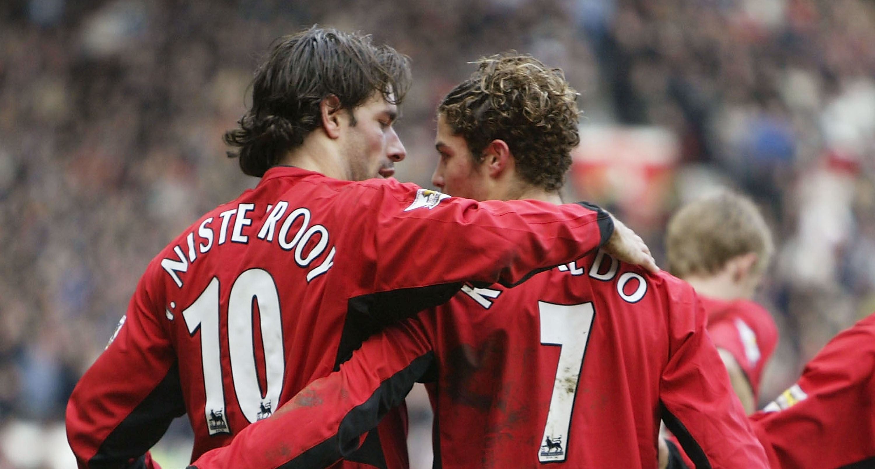 През 2006 година холандският голаджия на Манчестър Юнайтед Рууд ван