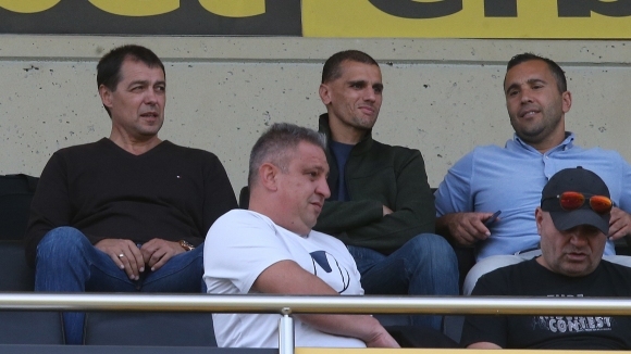 Националният селекционер Петър Хубчев е на трибуните на стадиона в