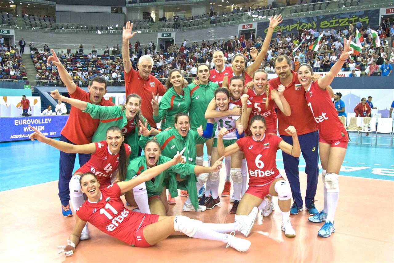 Волейболистките от националния отбор на България отпразнуваха с хоро победата