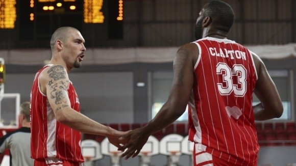 Най опитният баскетболист на Лукойл Академик Христо Николов Гларуса се зарече студентите