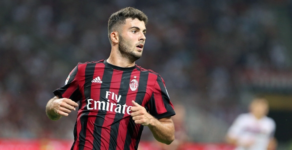 Младият нападател на Милан Патрик Кутроне подписа нов договор с