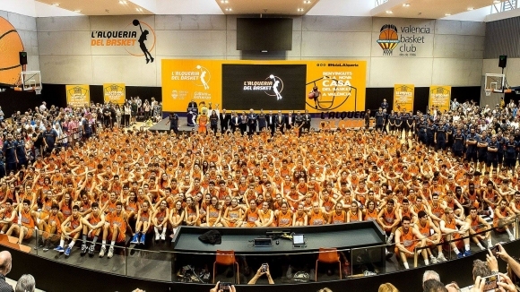 Испанският шампион Валенсия Баскет мисли за бъдещето и само дни