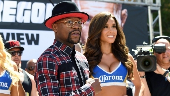 Боксовата легенда Флойд Мейуедър обяви че вече е милиардер Преди