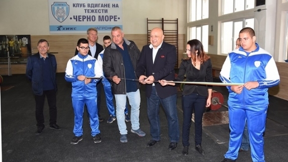 Министърът на младежта и спорта Красен Кралев откри обновената зала