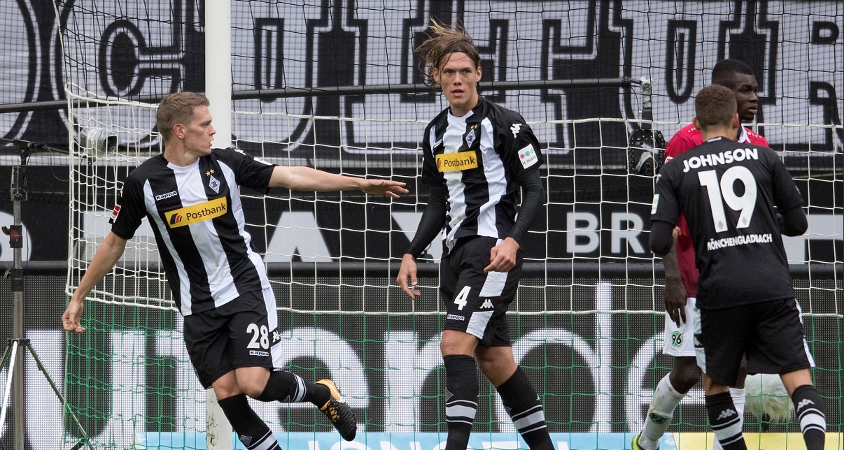 С гол от дузпа в добавеното време Борусия Мьонхенгладбах нанесе