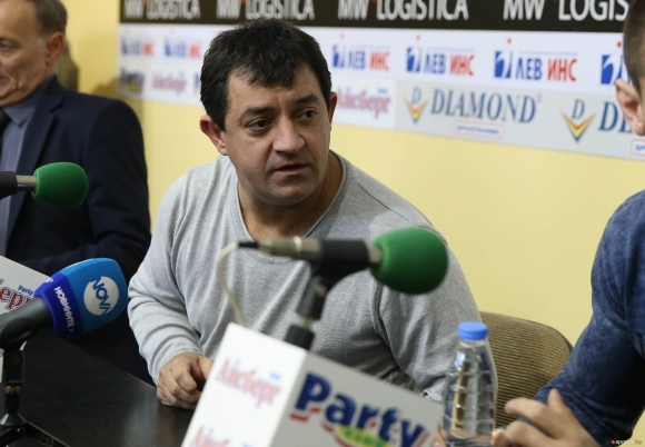 Треньорът на националния ни отбор по вдигане на тежести Иван