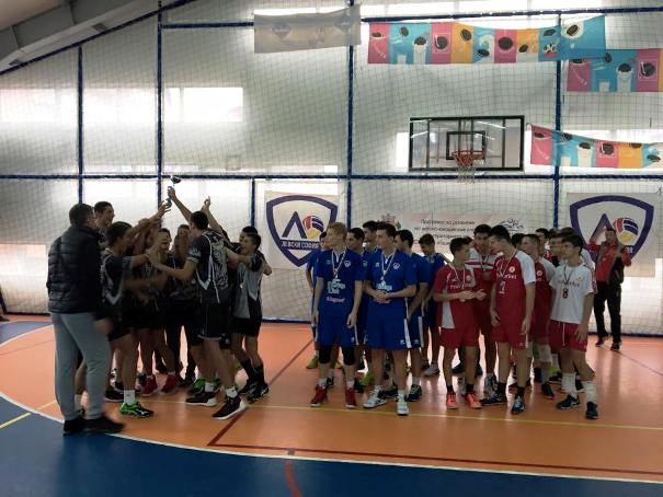 Младите волейболисти на Славия за юноши до 16 години спечелиха