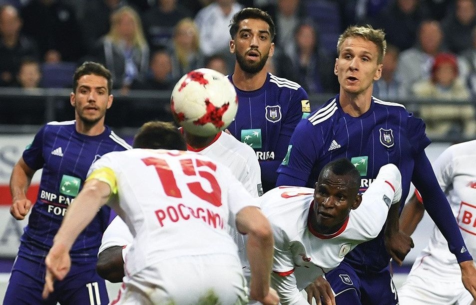 Тежката загуба от Селтик в Шампионската лига нажежи обстановката в