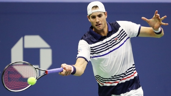 Номер 6 в схемата Джон Иснър победи с 6 2 6 3