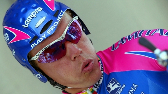 15 години след като баща му беше уловен с употреба