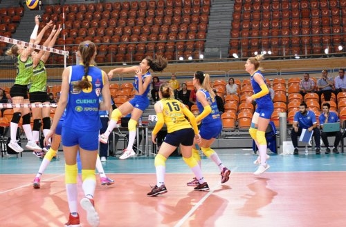 Шампионът на България по волейбол при дамите Марица допусна първа