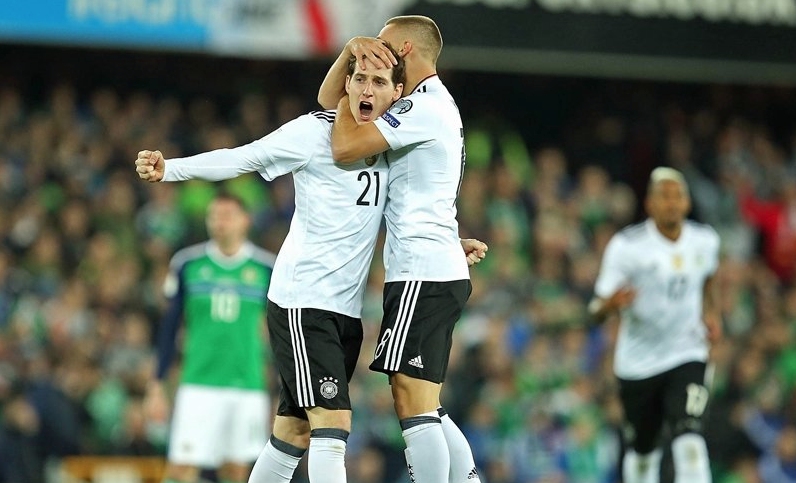 В Германия са щастливи от големия избор на футболисти за