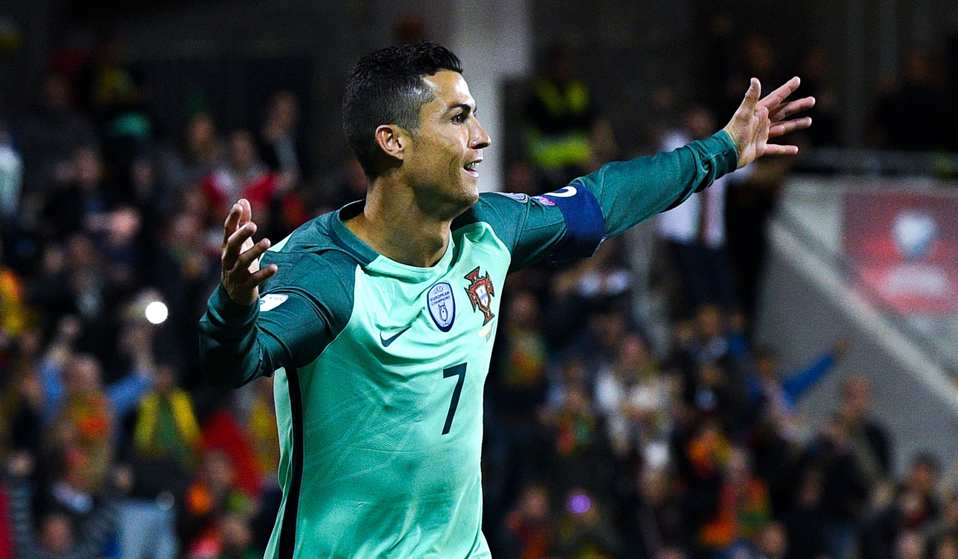 Звездата на Португалия Кристиано Роналдо и снощи беше решаващата фигура