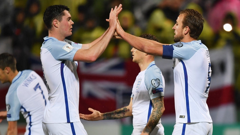 Англия записа осма победа от 10 мача в група F