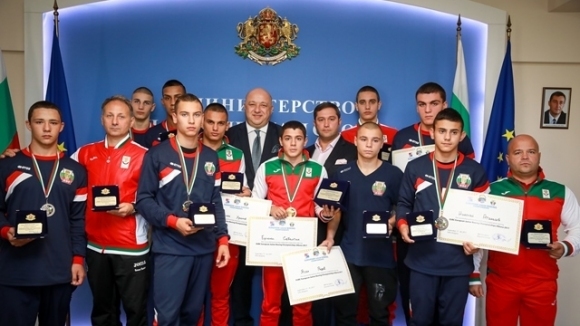 Министърът на младежта и спорта Красен Кралев поздрави лично всеки
