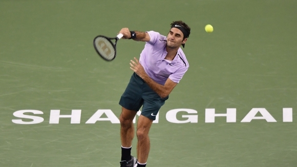 Шампионът през 2014 година Роджър Федерер (Швейцария) стартира с победа