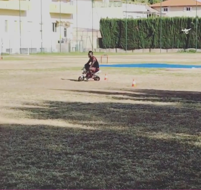 Марио Балотели е всеизвестен купонджия Той умее да се забавлява