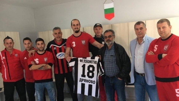 Локомотив Дряново представи днес на стадион Локомотив ново попълнение