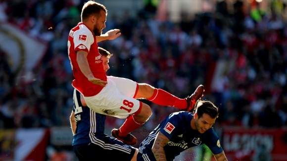 Футболистите на Майнц 05 взеха сблъсъка от долната половина на