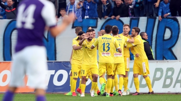 Станаха ясни стартовите 11 на Етър и Левски за срещата