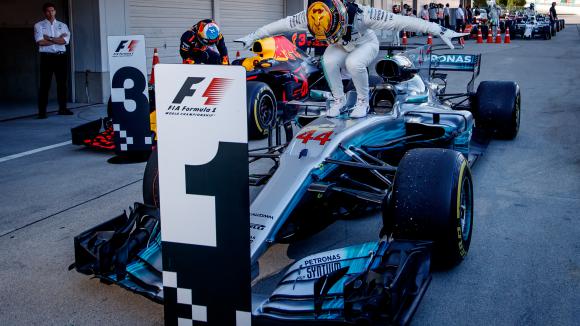 Шефът на Мерцедес Тото Волф заяви че не позволява на