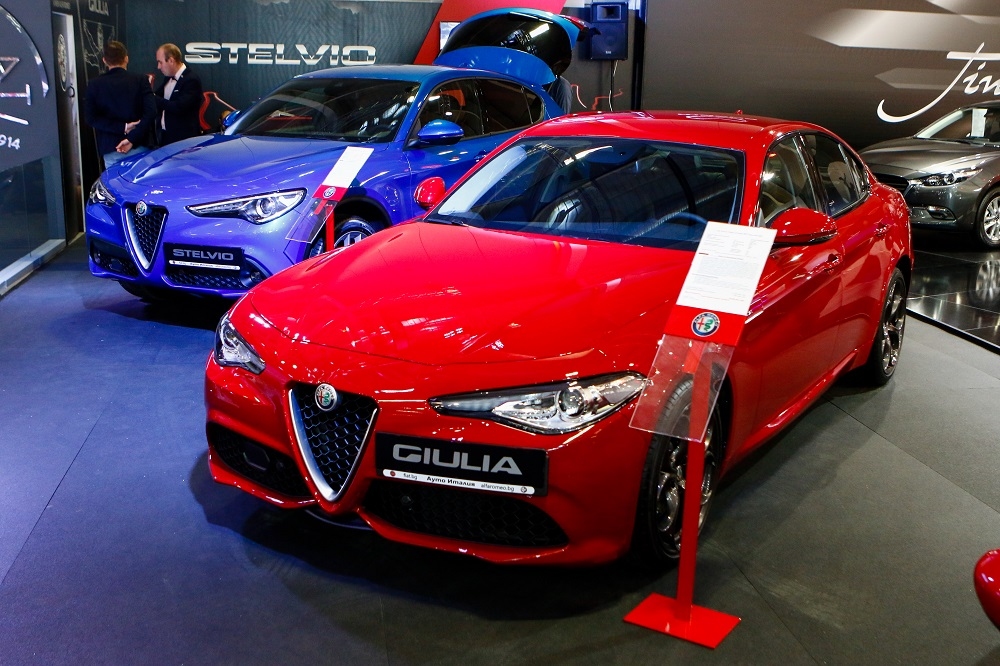 Stelvio и Giulia са звездите на Alfa Romeo на автосалонаОфициалният