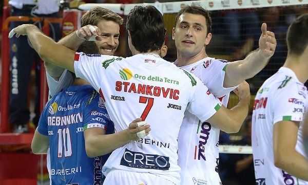 Българската волейболна звезда Цветан Соколов получи контузия при победата на
