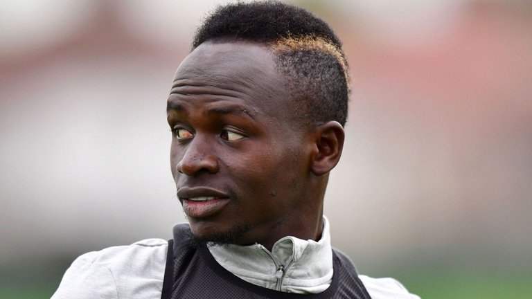 Нападателят на Ливърпул Садио Мане бе включен в предварителната група