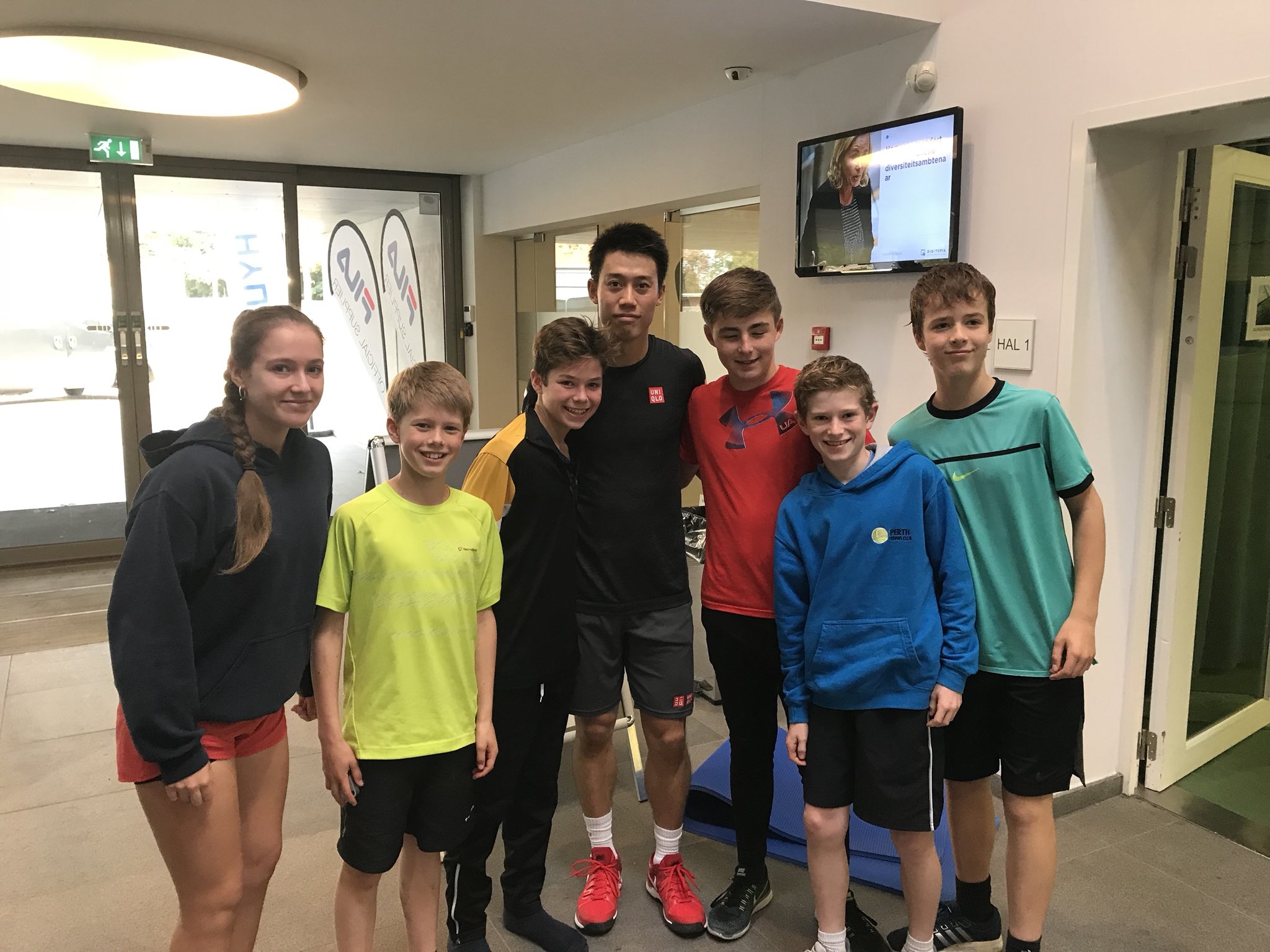 Кей Нишикори поднови тренировки като излезе на корта за първи